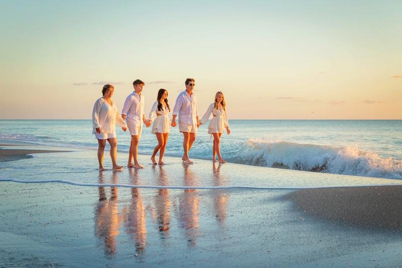 beach photography with mom, dad and children